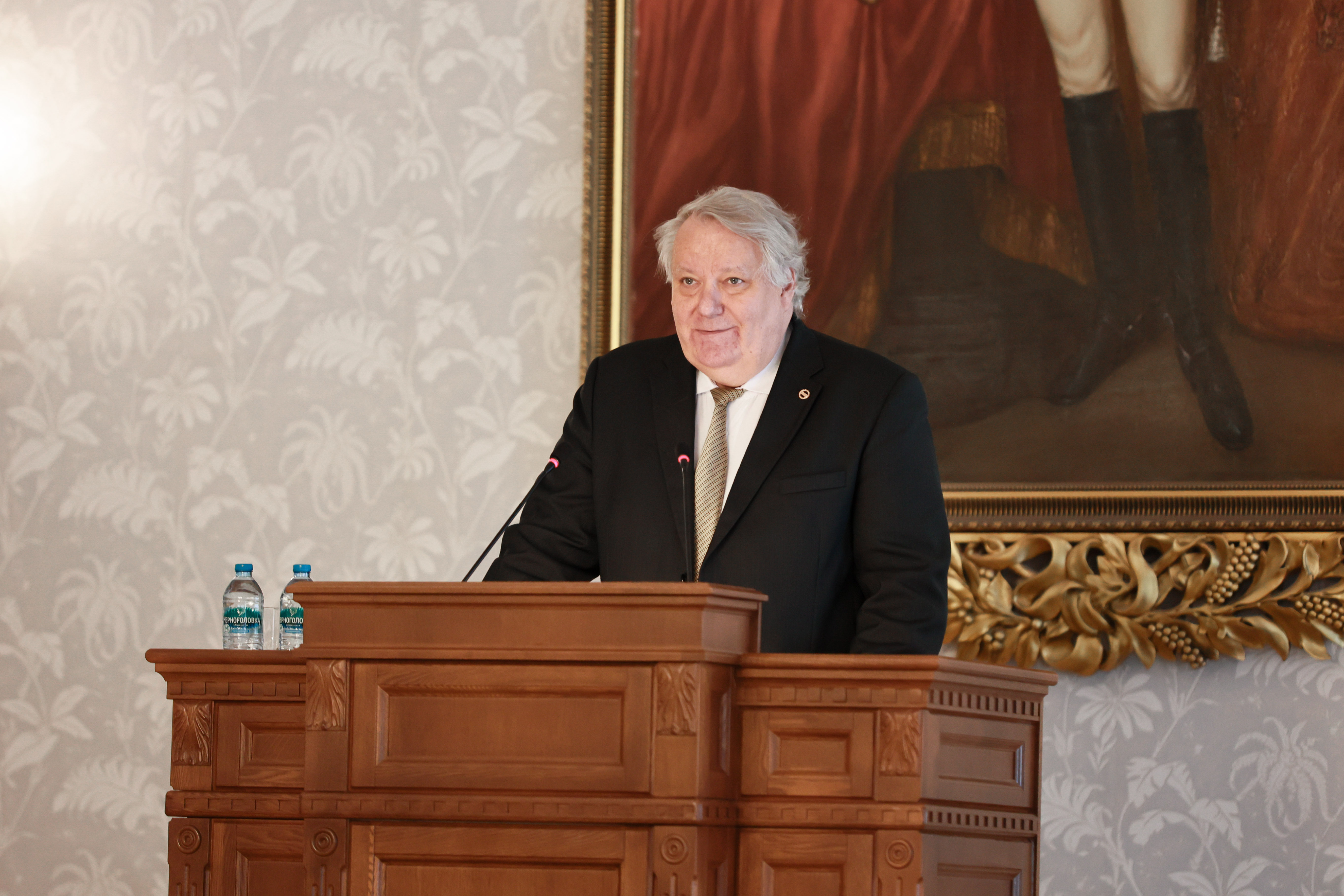 Преподавателей ИТИС наградили на торжественном заседании Ученого совета КФУ Преподавателей ИТИС наградили на торжественном заседании Ученого совета КФУ