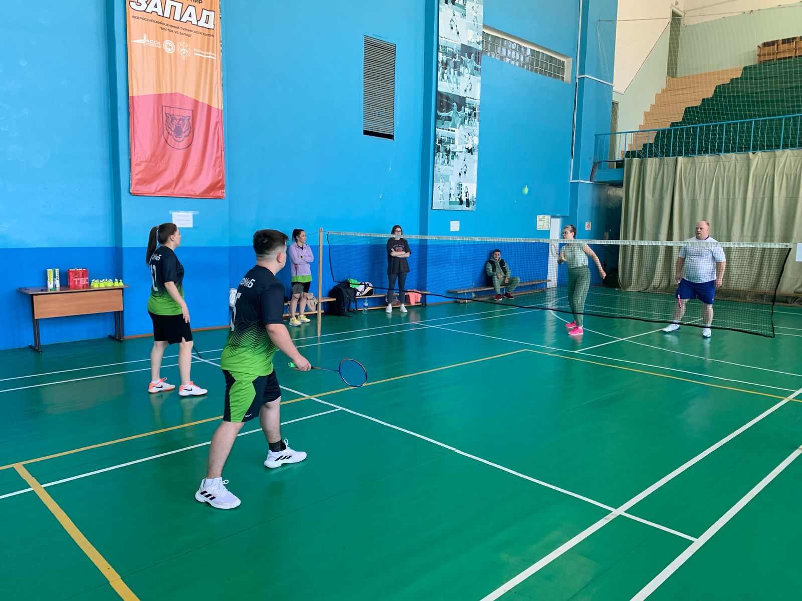 Лично-командный турнир по бадминтону среди работников КФУ и членов их семей Лично-командный турнир по бадминтону среди работников КФУ и членов их семей