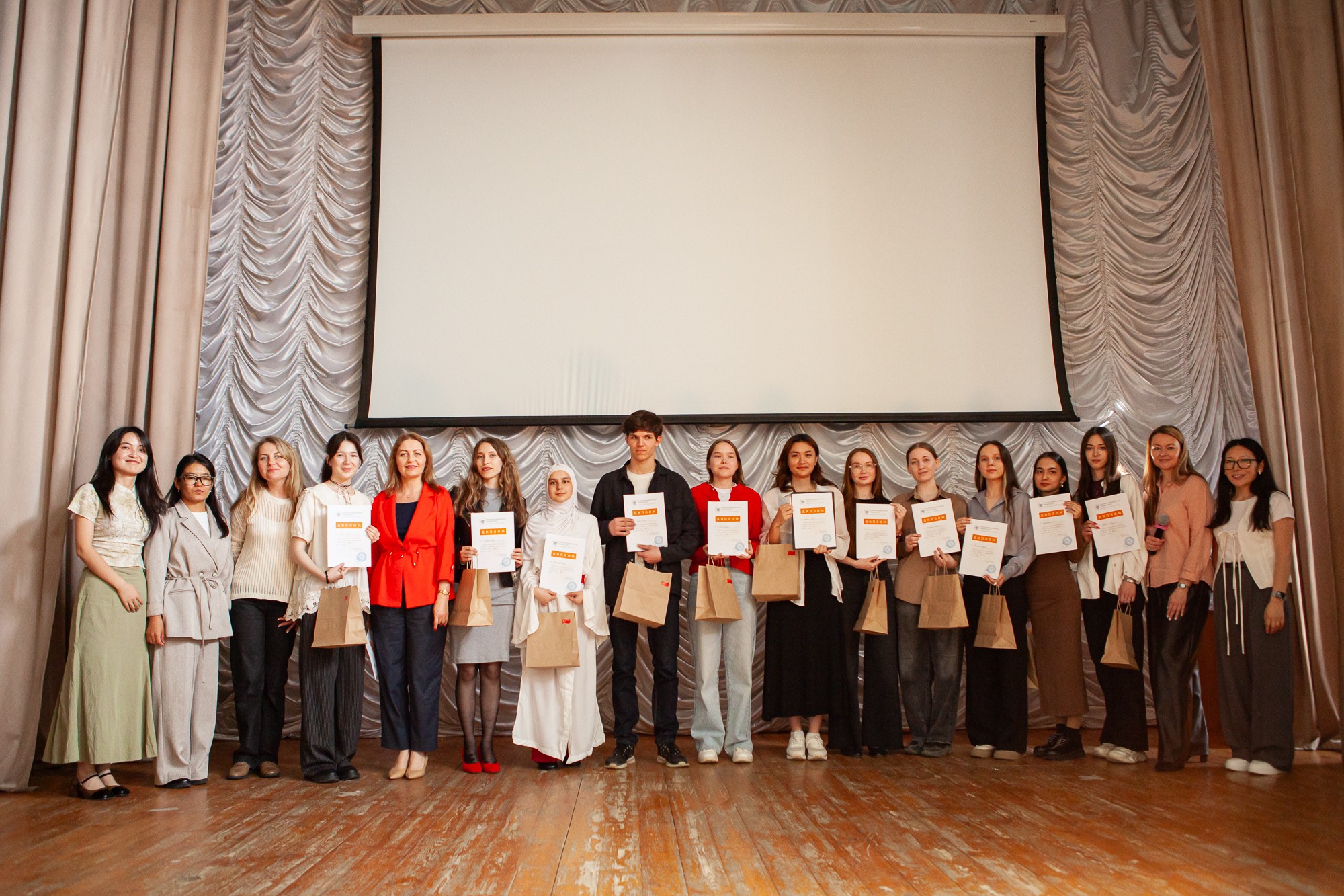 В Елабужском институте КФУ прошел концерт на китайском языке В Елабужском институте КФУ прошел концерт на китайском языке