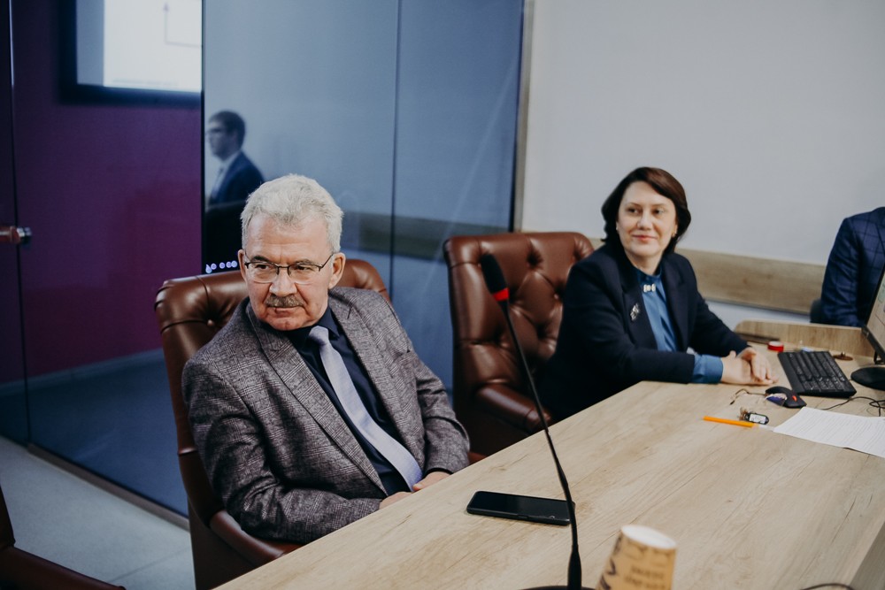 ������ ,���