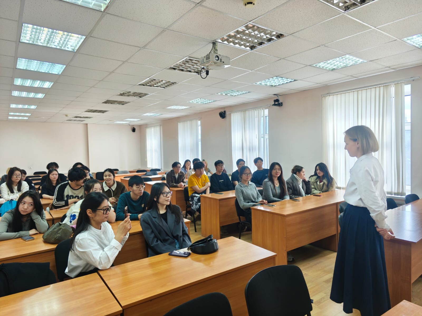 Делегация из Елабужского института посетила ИМОИиВ: укрепление международных связей и академический обмен Делегация из Елабужского института посетила ИМОИиВ: укрепление международных связей и академический обмен