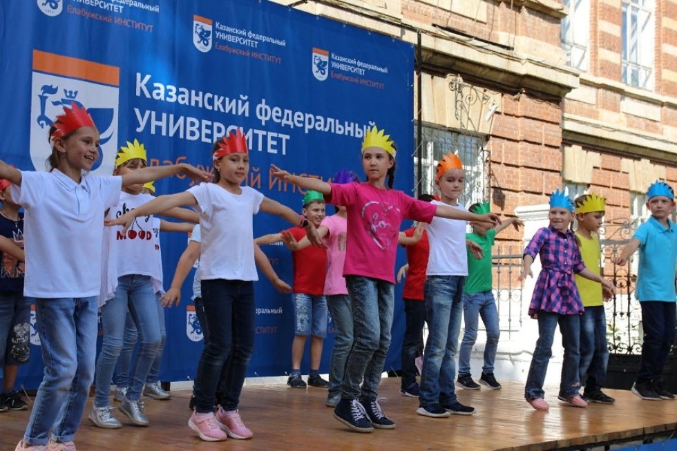 Все мы родом из детства Все мы родом из детства