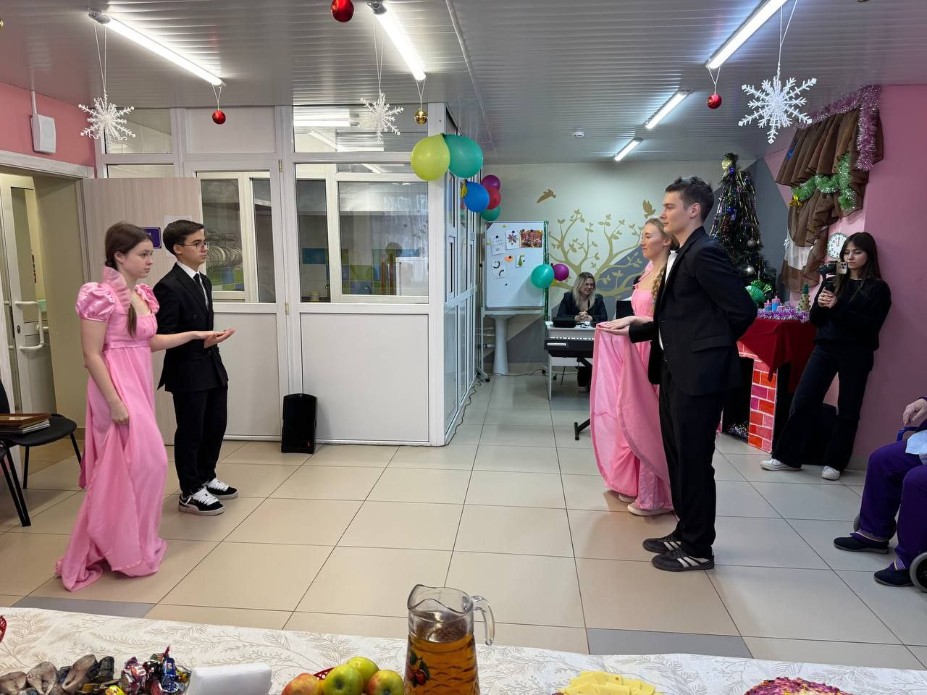 Лицеисты посетили Кайбицкий дом-интернат для престарелых и инвалидов с праздничным концертом Лицеисты посетили Кайбицкий дом-интернат для престарелых и инвалидов с праздничным концертом