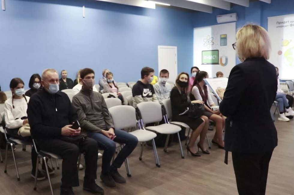 Конкурс 'Созидательный труд для школьников' прошел в Доме научной коллаборации Конкурс 'Созидательный труд для школьников' прошел в Доме научной коллаборации