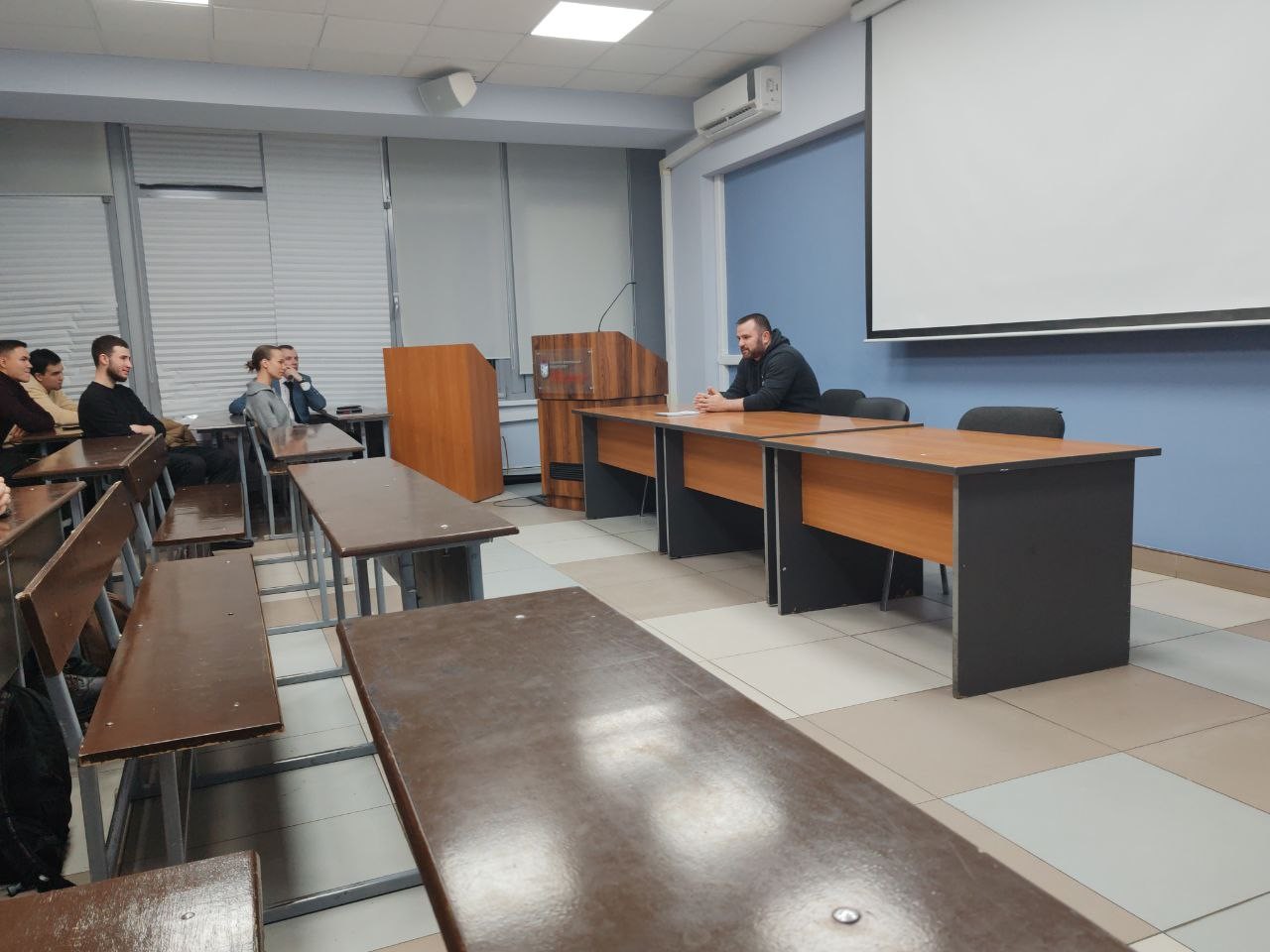 Дискуссионный студенческий научный кружок ИСФНиМК Дискуссионный студенческий научный кружок ИСФНиМК