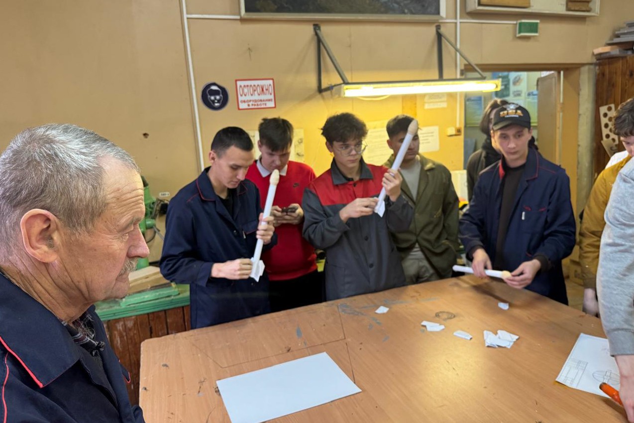 Мастер-класс по конструированию пневматических ракет провели студенты Мастер-класс по конструированию пневматических ракет провели студенты