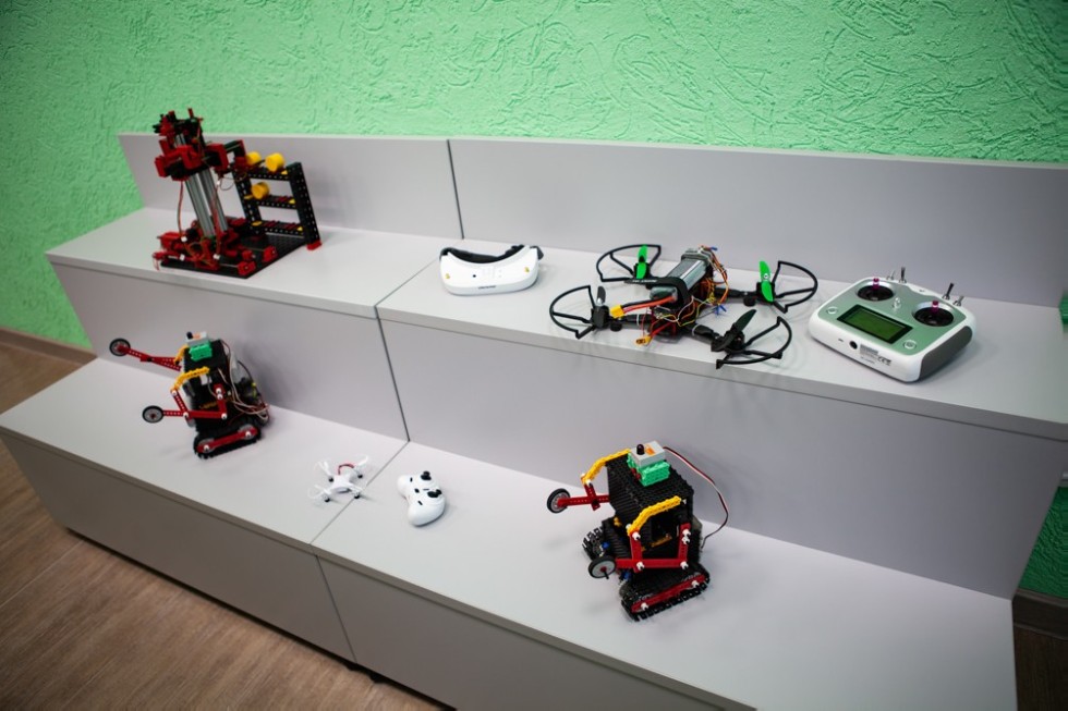 ����������