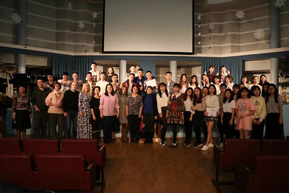 Ежегодная новогодняя китайская вечеринка зажгла сердца зрителей Ежегодная новогодняя китайская вечеринка зажгла сердца зрителей