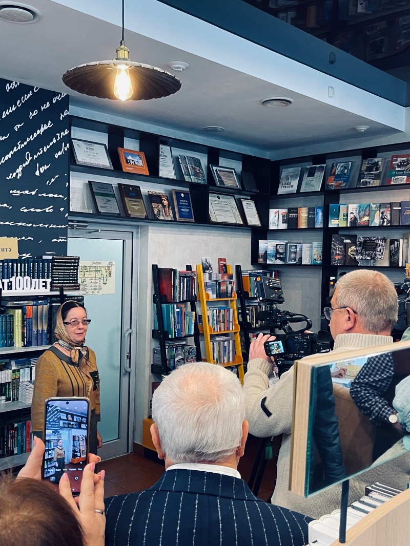 'Рухият' түгәрәгенә йөрүче студентлар 'Татмедиа' оештырган яңа китаплар тәкъдим итү чараларында чыгыш ясадылар 'Рухият' түгәрәгенә йөрүче студентлар 'Татмедиа' оештырган яңа китаплар тәкъдим итү чараларында чыгыш ясадылар