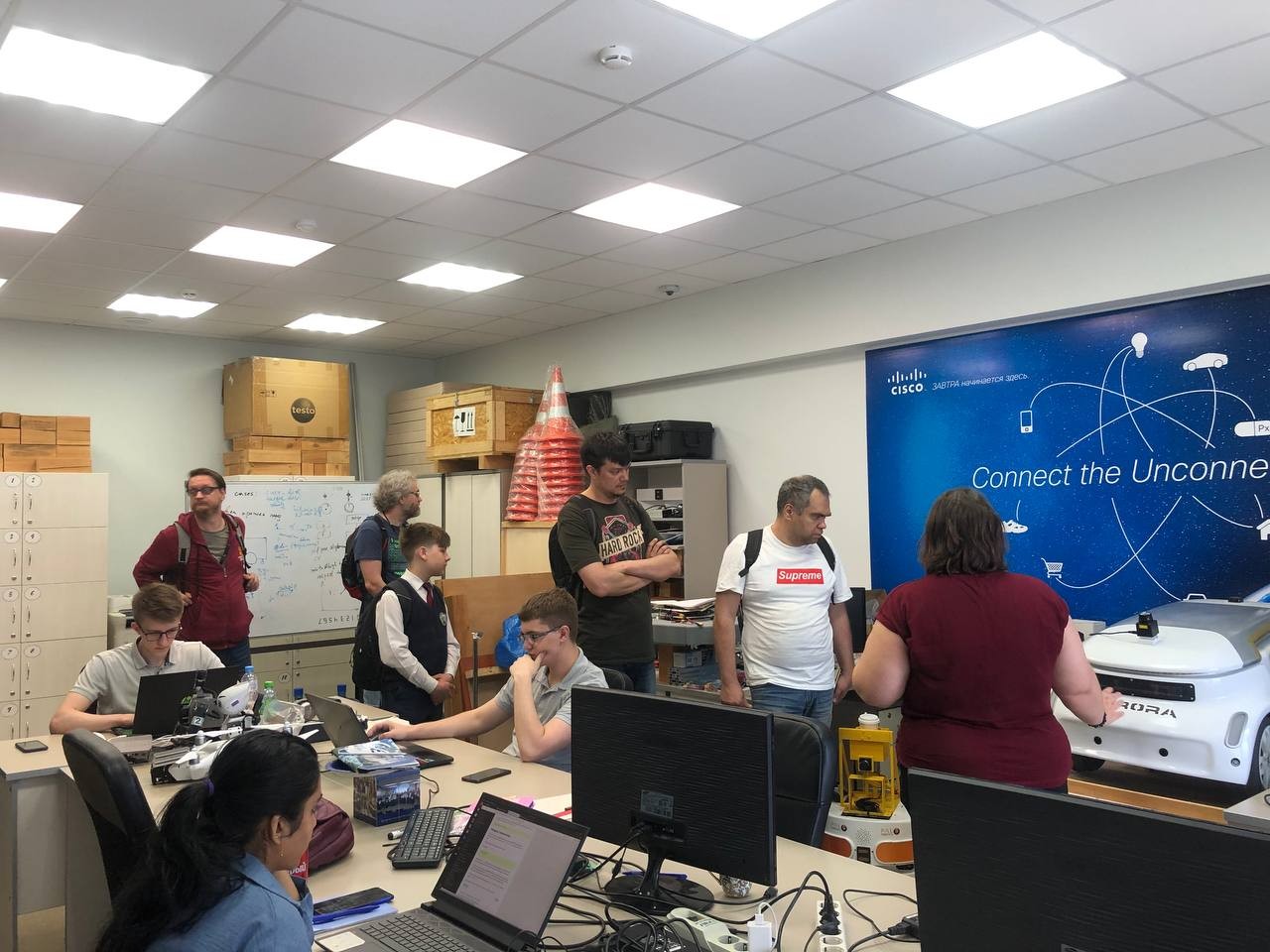 Визит 'Школы 21' в Лабораторию интеллектуальных робототехнических систем Визит 'Школы 21' в Лабораторию интеллектуальных робототехнических систем