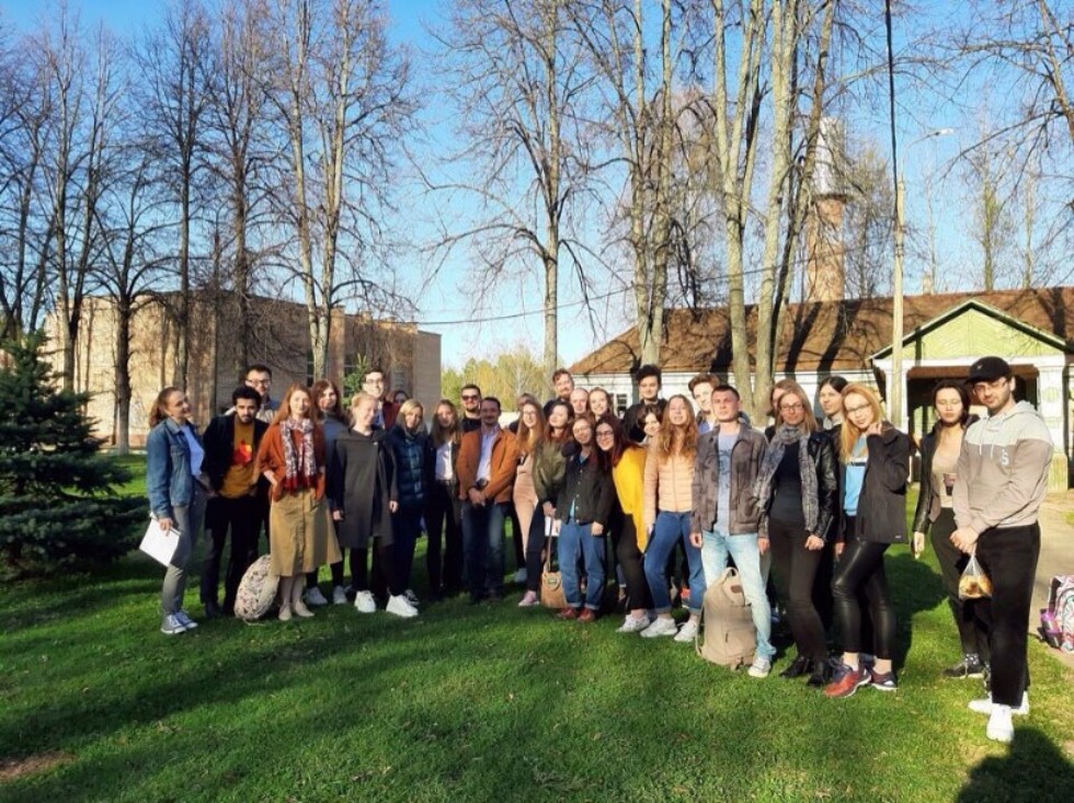 Студентка-социолог приняла участие в школе о действующих вещах Студентка-социолог приняла участие в школе о действующих вещах