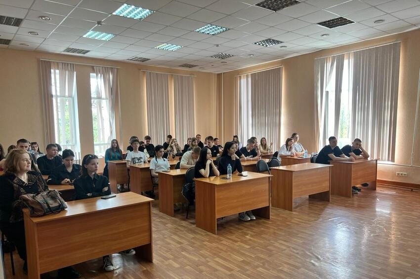 Старшеклассники 'Университетской' школы познакомились с основами криминалистики и права Старшеклассники 'Университетской' школы познакомились с основами криминалистики и права