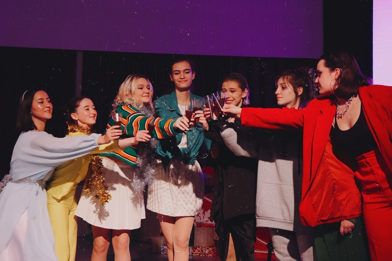 Творческий коллектив 'Между строк' Творческий коллектив 'Между строк'