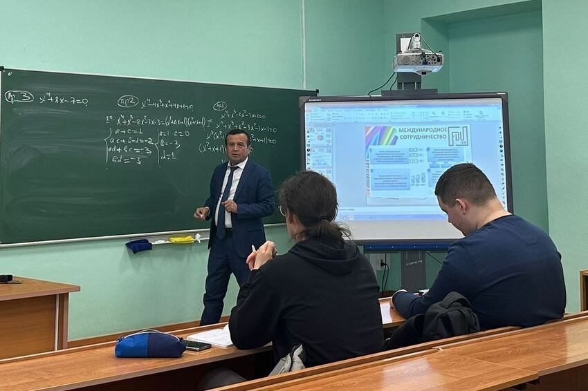 На кафедре математики и прикладной информатики Елабужского института продолжается сотрудничество с ФерГУ На кафедре математики и прикладной информатики Елабужского института продолжается сотрудничество с ФерГУ