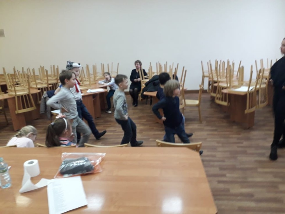 Детский театр 'Радуга' ставит пьесу С.Я.Маршака 'Кошкин дом' Детский театр 'Радуга' ставит пьесу С.Я.Маршака 'Кошкин дом'