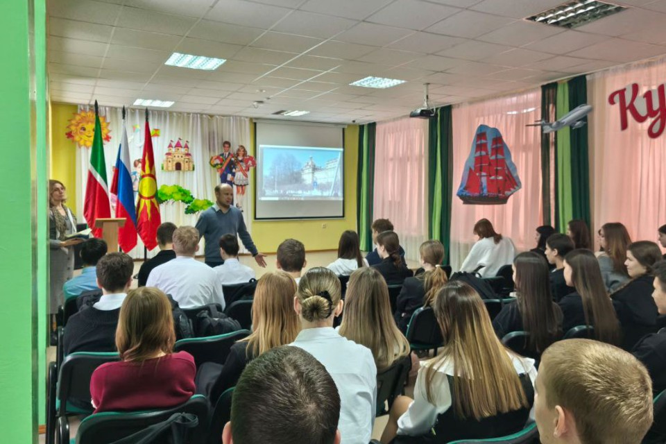 Елабужский институт КФУ провел профориентационные встречи в школах Заинска Елабужский институт КФУ провел профориентационные встречи в школах Заинска