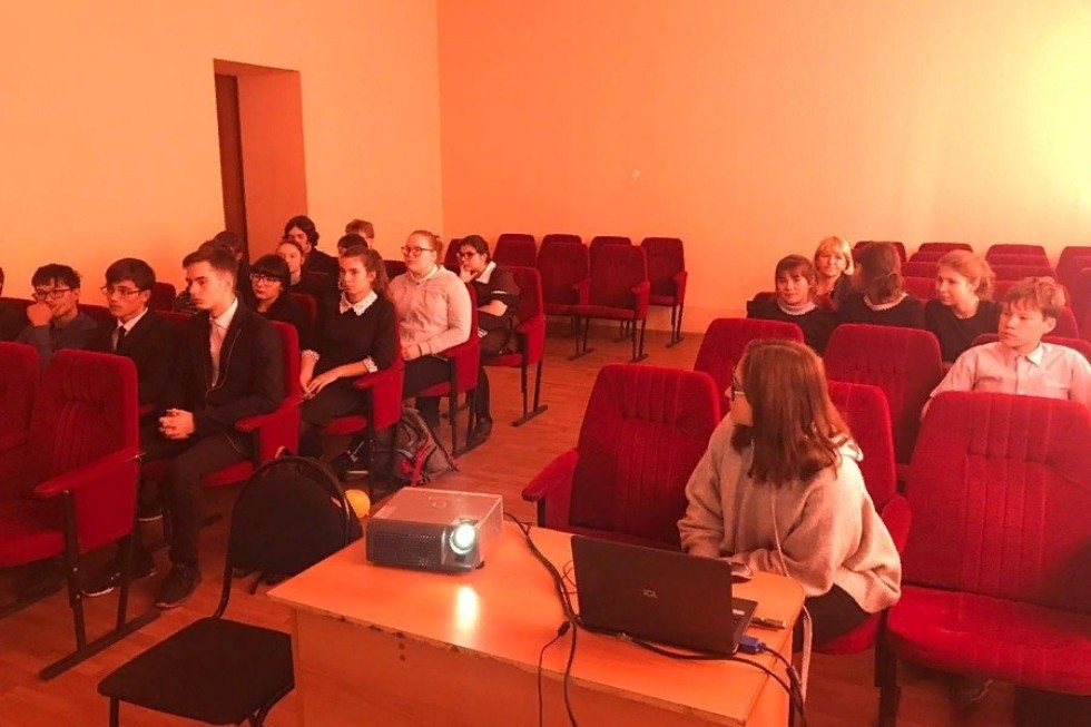 Студенты Елабужского института КФУ представили проект 'Интересная наука - в школу' Студенты Елабужского института КФУ представили проект 'Интересная наука - в школу'