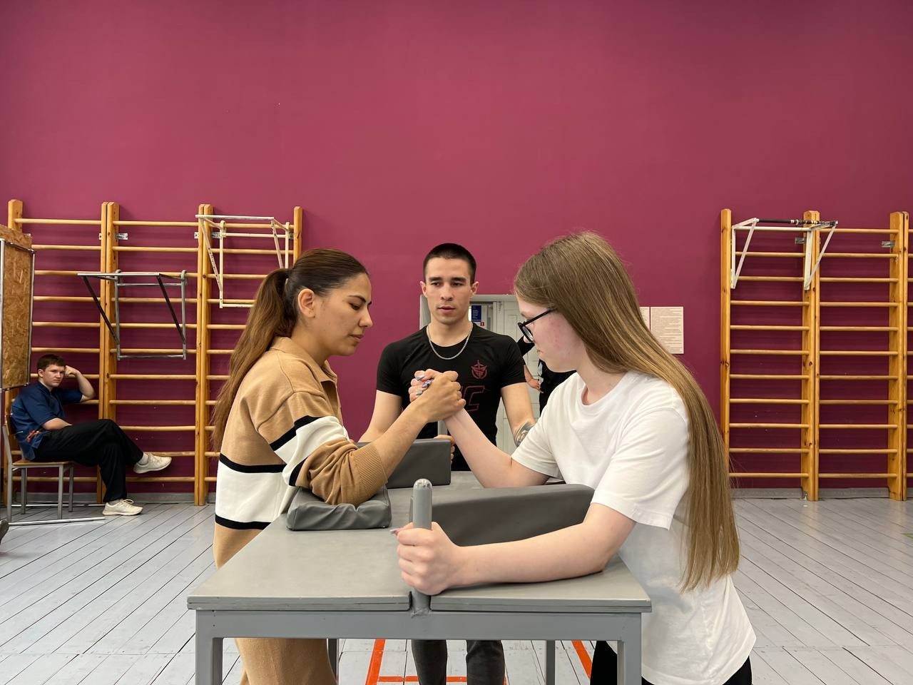 В Елабужском институте КФУ прошли соревнования по армрестлингу В Елабужском институте КФУ прошли соревнования по армрестлингу