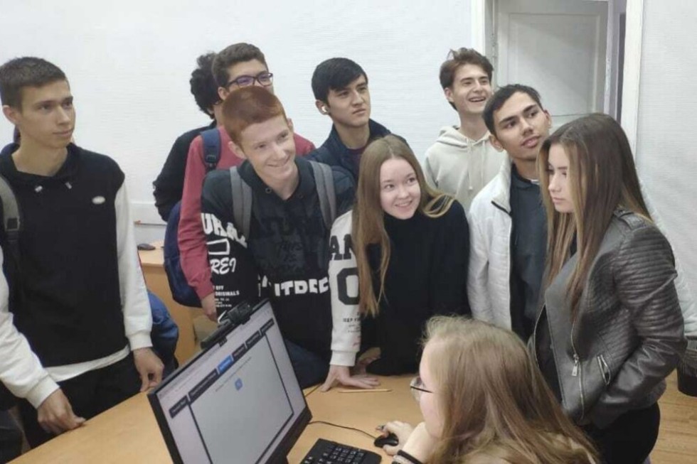 Студенты отделения математики и естественных наук приняли участие в ИТ-диктанте и квесте 'Жизнь в стиле ай-ти', посвященным Дню программиста