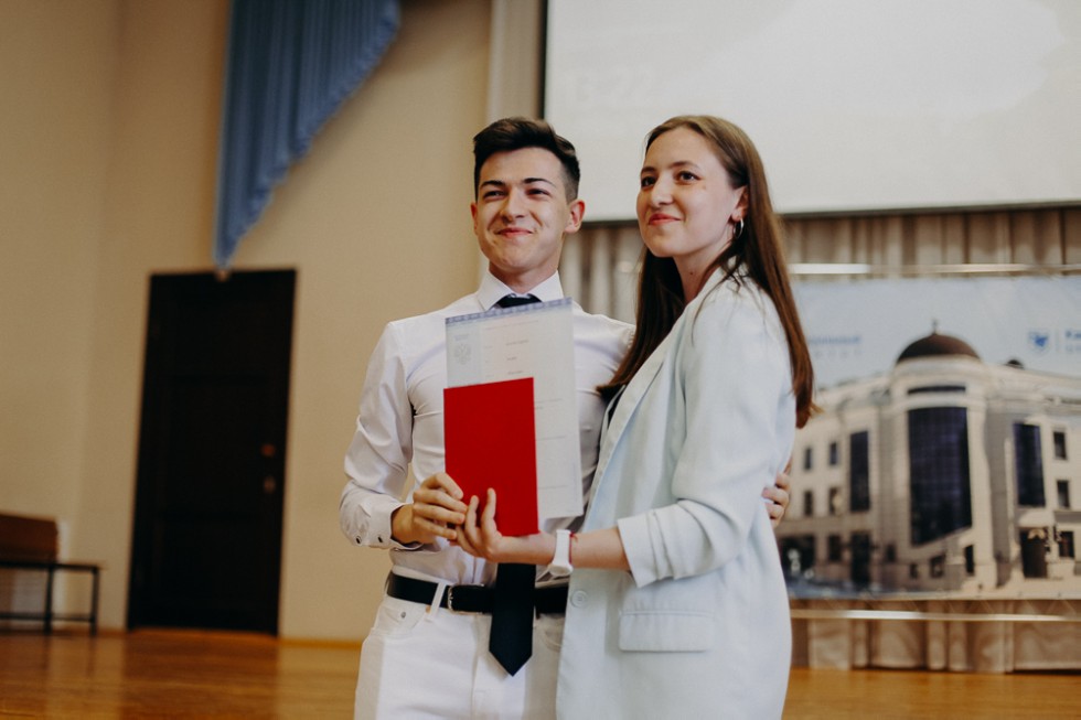 Состоялось торжественное вручение дипломов выпускникам бакалавриата по направлению Состоялось торжественное вручение дипломов выпускникам бакалавриата по направлению