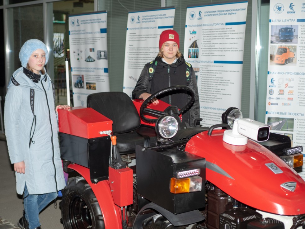 ИВМиИТ-ВМК показал свой трактор на 'PROНауке'