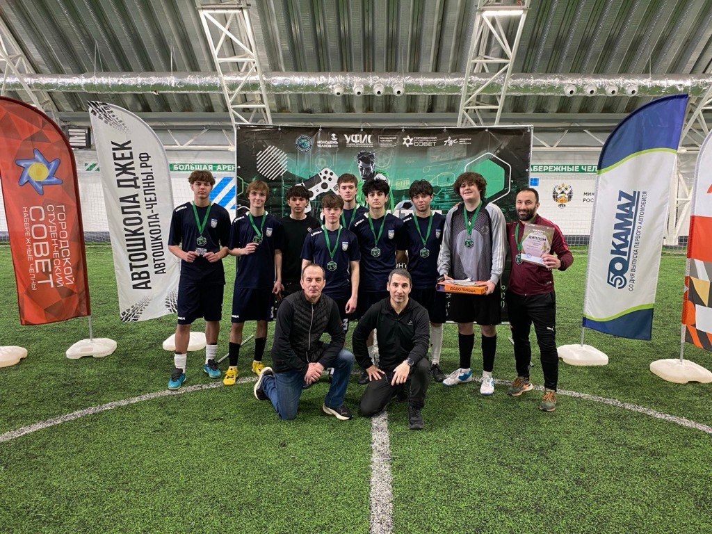 Сначала джойстик, потом бутсы. Сначала джойстик, потом бутсы.