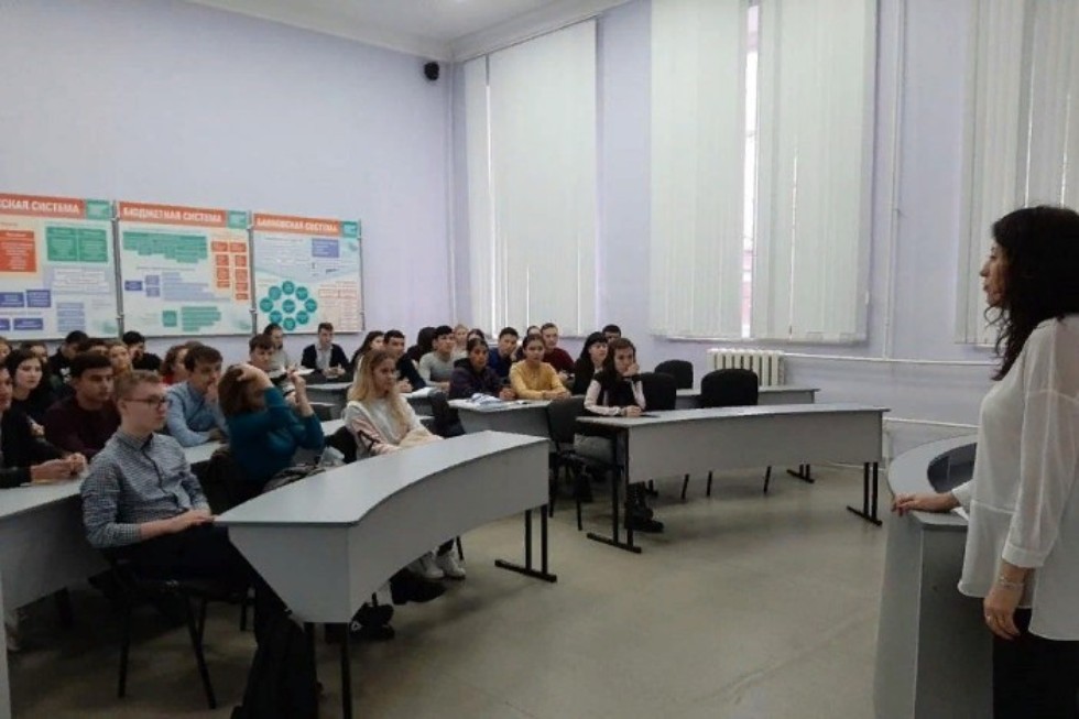 В Елабужском институте КФУ проходит неделя финансовой грамотности В Елабужском институте КФУ проходит неделя финансовой грамотности