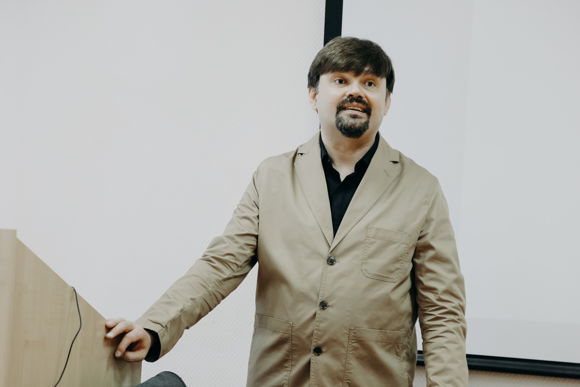 Открытая лекция Дмитрия Мартынова прошла в ИМОИиВ Открытая лекция Дмитрия Мартынова прошла в ИМОИиВ