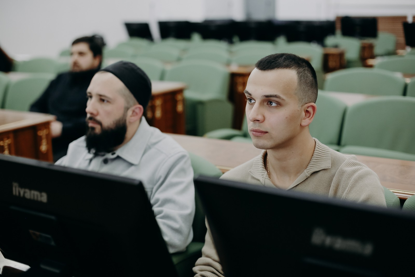 В Институте международных отношений, истории и востоковедения вручили дипломы по программе 'Синхронный перевод (арабский язык)' В Институте международных отношений, истории и востоковедения вручили дипломы по программе 'Синхронный перевод (арабский язык)'