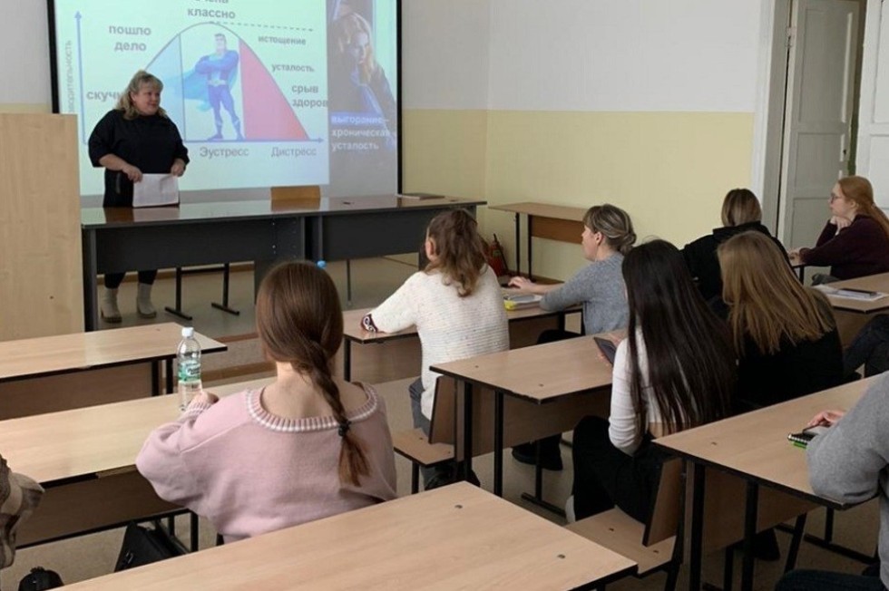 21 ноября куратор групп 1412 и 1417 Нуриева Алеся провела кураторский час в рамках проекта 'свободные от зависимостей' 21 ноября куратор групп 1412 и 1417 Нуриева Алеся провела кураторский час в рамках проекта 'свободные от зависимостей'