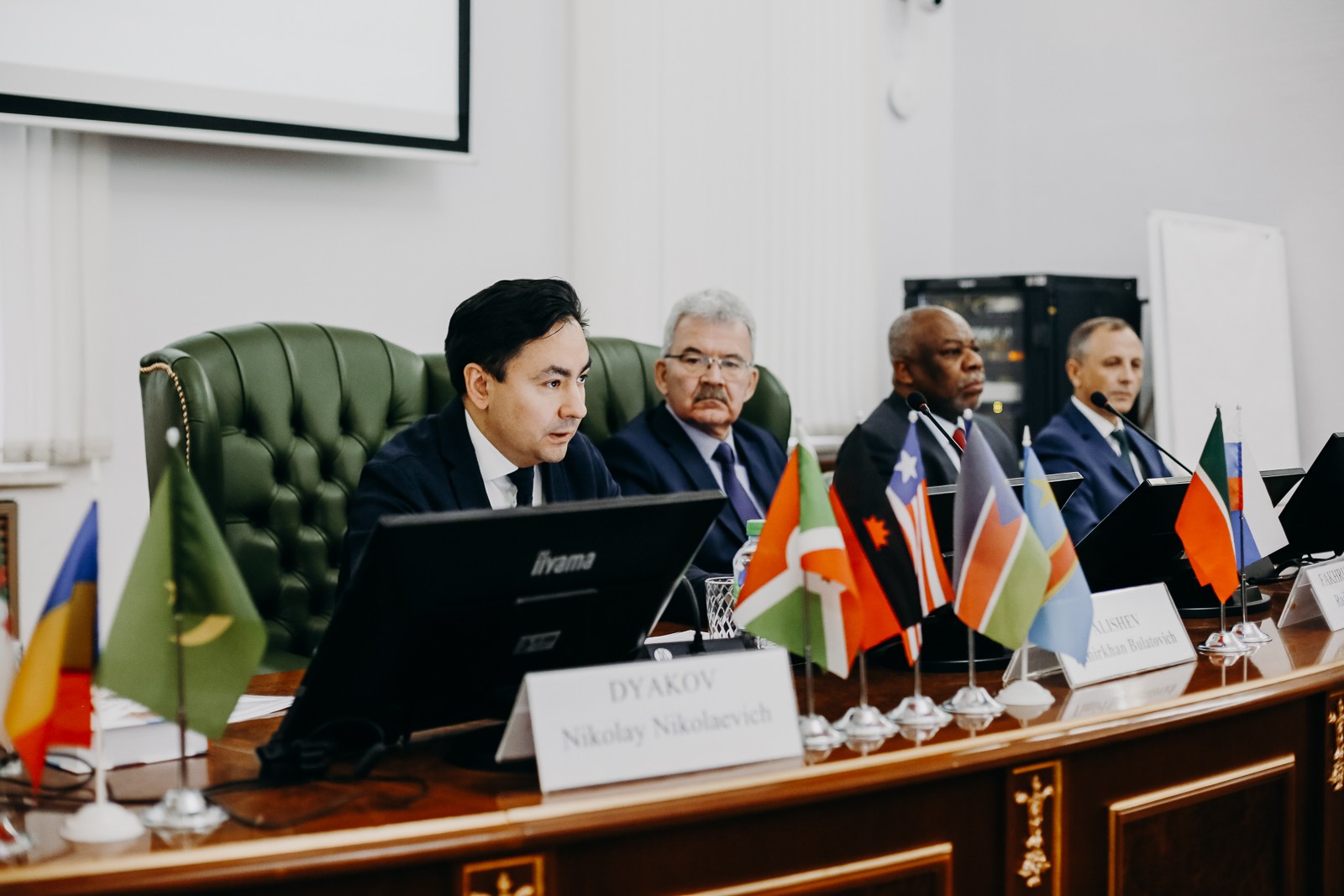 В КФУ начал работу форум 'Россия ? Африка: политика, экономика, история и культура' В КФУ начал работу форум 'Россия ? Африка: политика, экономика, история и культура'