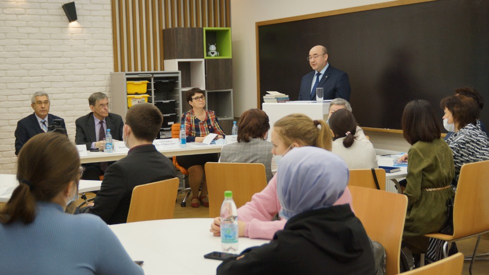 �������� ������������� ������-������������ �����������, ����������� 100-����� �� ��� �������� ��������� ��� ���������