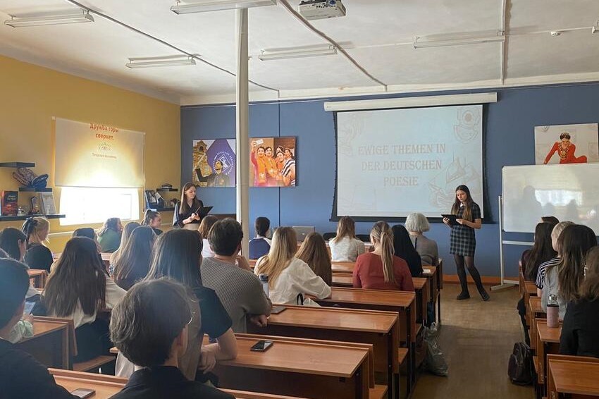 'Вечные темы в немецкой лирике': прошел фонетический конкурс в Елабужском институте КФУ 'Вечные темы в немецкой лирике': прошел фонетический конкурс в Елабужском институте КФУ