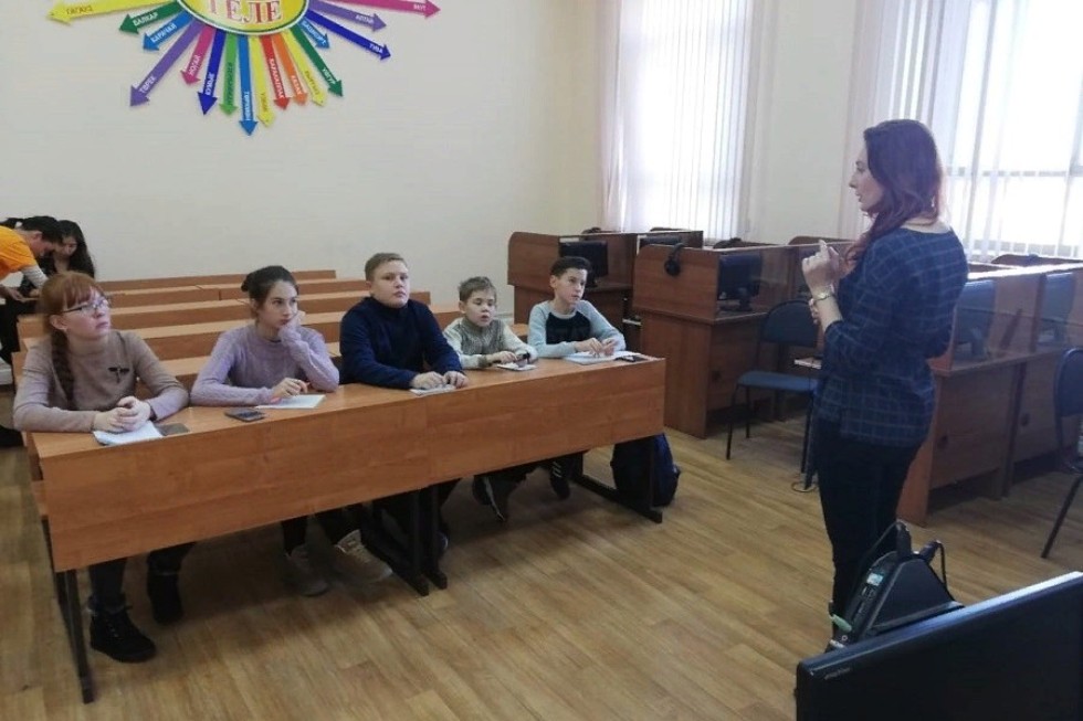 Смена 'Poliglot' на факультете иностранных языков Смена 'Poliglot' на факультете иностранных языков