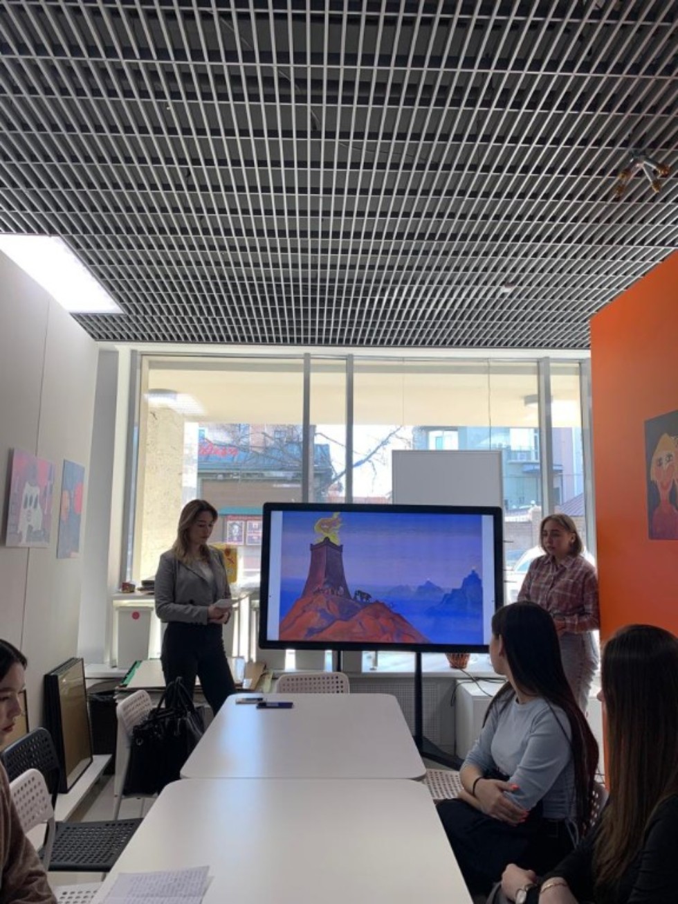 Филологи-первокурсники провели экскурсии на английском и испанском языках в Государственном музее изобразительных искусств РТ Филологи-первокурсники провели экскурсии на английском и испанском языках в Государственном музее изобразительных искусств РТ