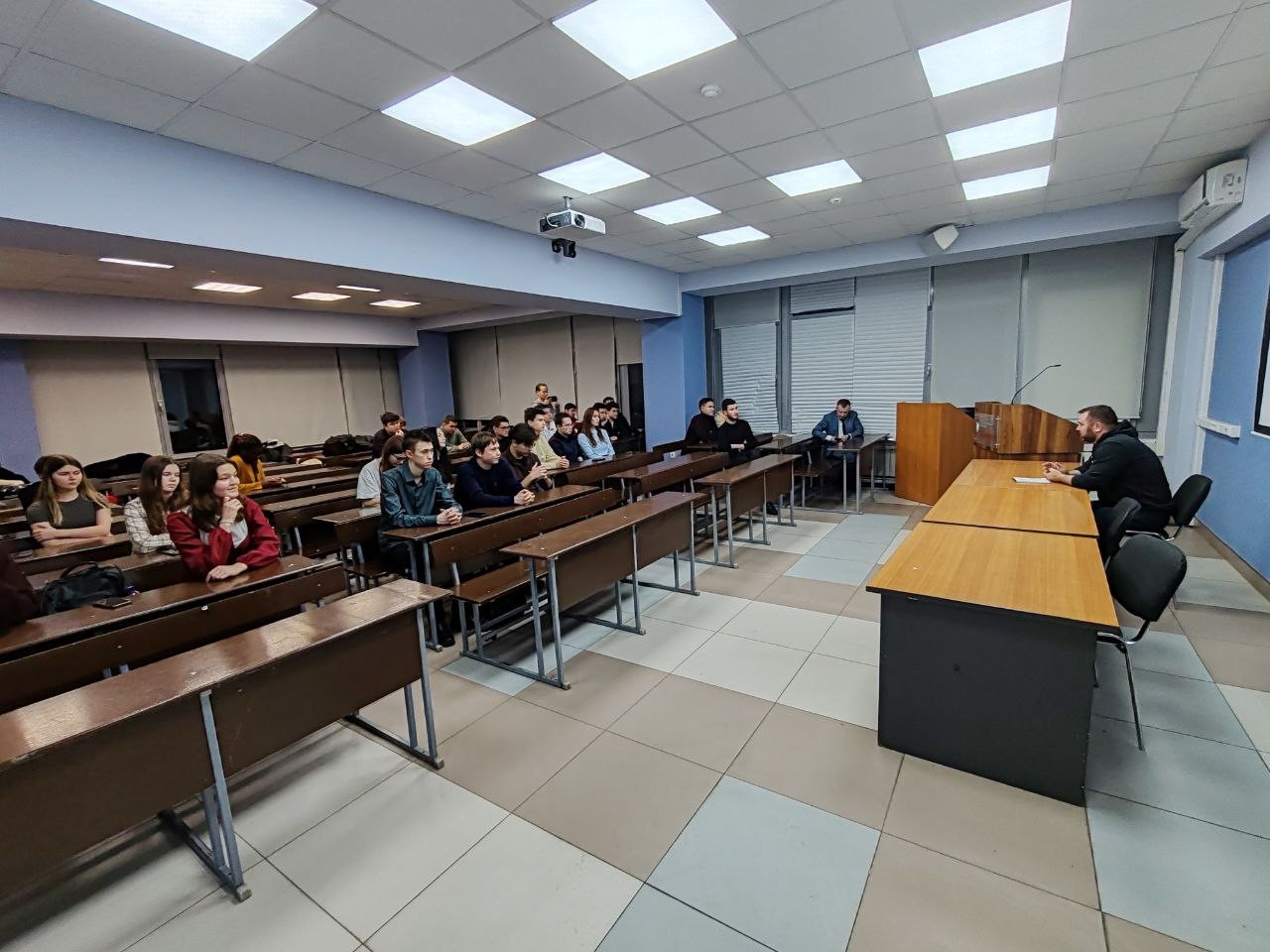 Дискуссионный студенческий научный кружок ИСФНиМК Дискуссионный студенческий научный кружок ИСФНиМК