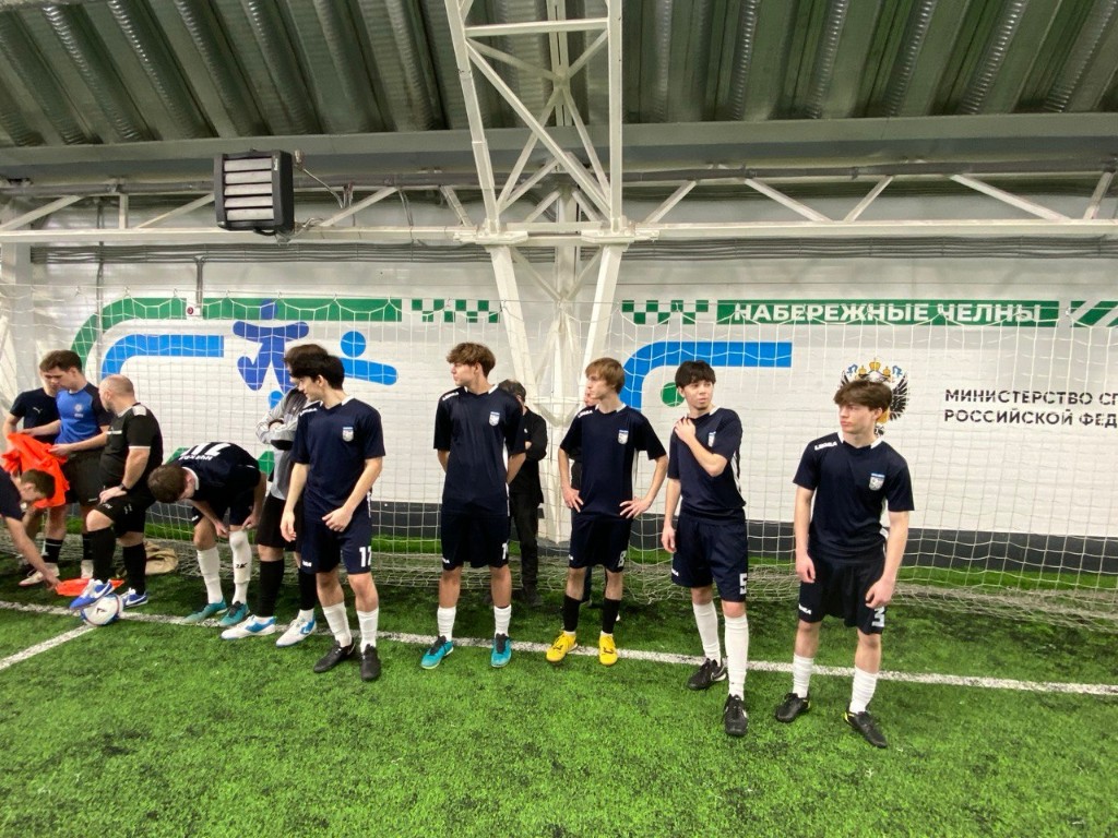 Сначала джойстик, потом бутсы. Сначала джойстик, потом бутсы.