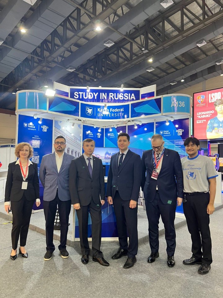 КФУ принял участие в образовательной выставке в Индонезии КФУ принял участие в образовательной выставке в Индонезии