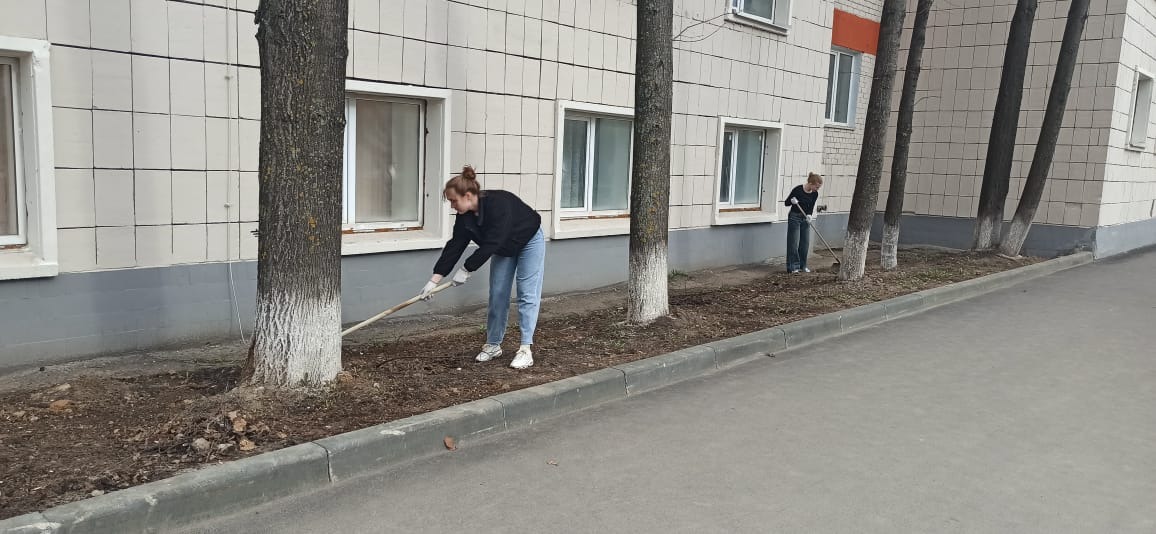 20 апреля прошел субботник на территории общежитий КФУ 20 апреля прошел субботник на территории общежитий КФУ