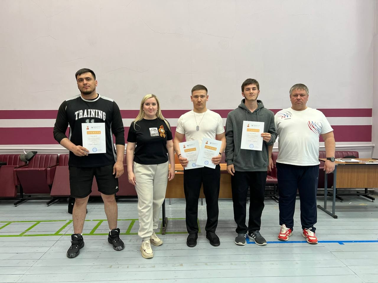 В Елабужском институте КФУ прошли соревнования по армрестлингу В Елабужском институте КФУ прошли соревнования по армрестлингу