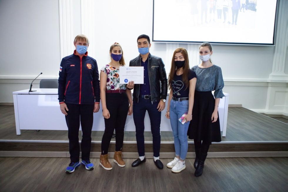 Чествование лучших сотрудников и студентов прошло в Елабужском институте КФУ Чествование лучших сотрудников и студентов прошло в Елабужском институте КФУ