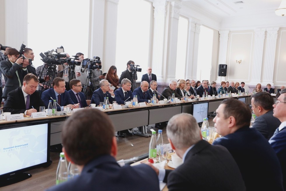 President of Tatarstan Rustam Minnikhanov Met with Medical Professionals in Renovated KFU Facilities