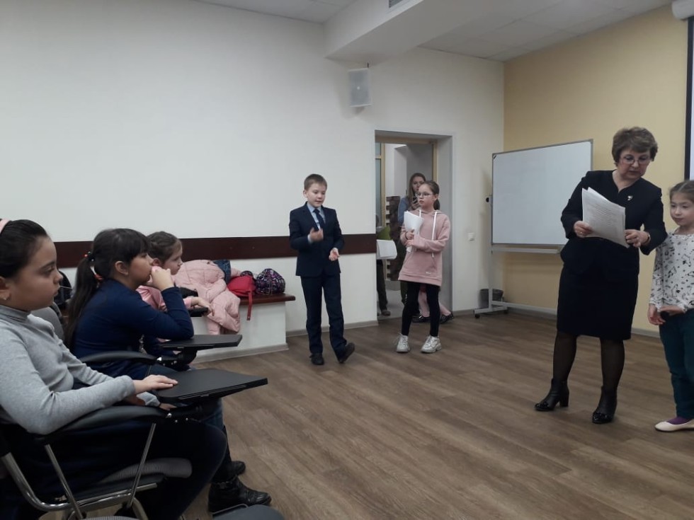 Актерский состав детского театра КФУ 'Радуга' работает над новым спектаклем Актерский состав детского театра КФУ 'Радуга' работает над новым спектаклем