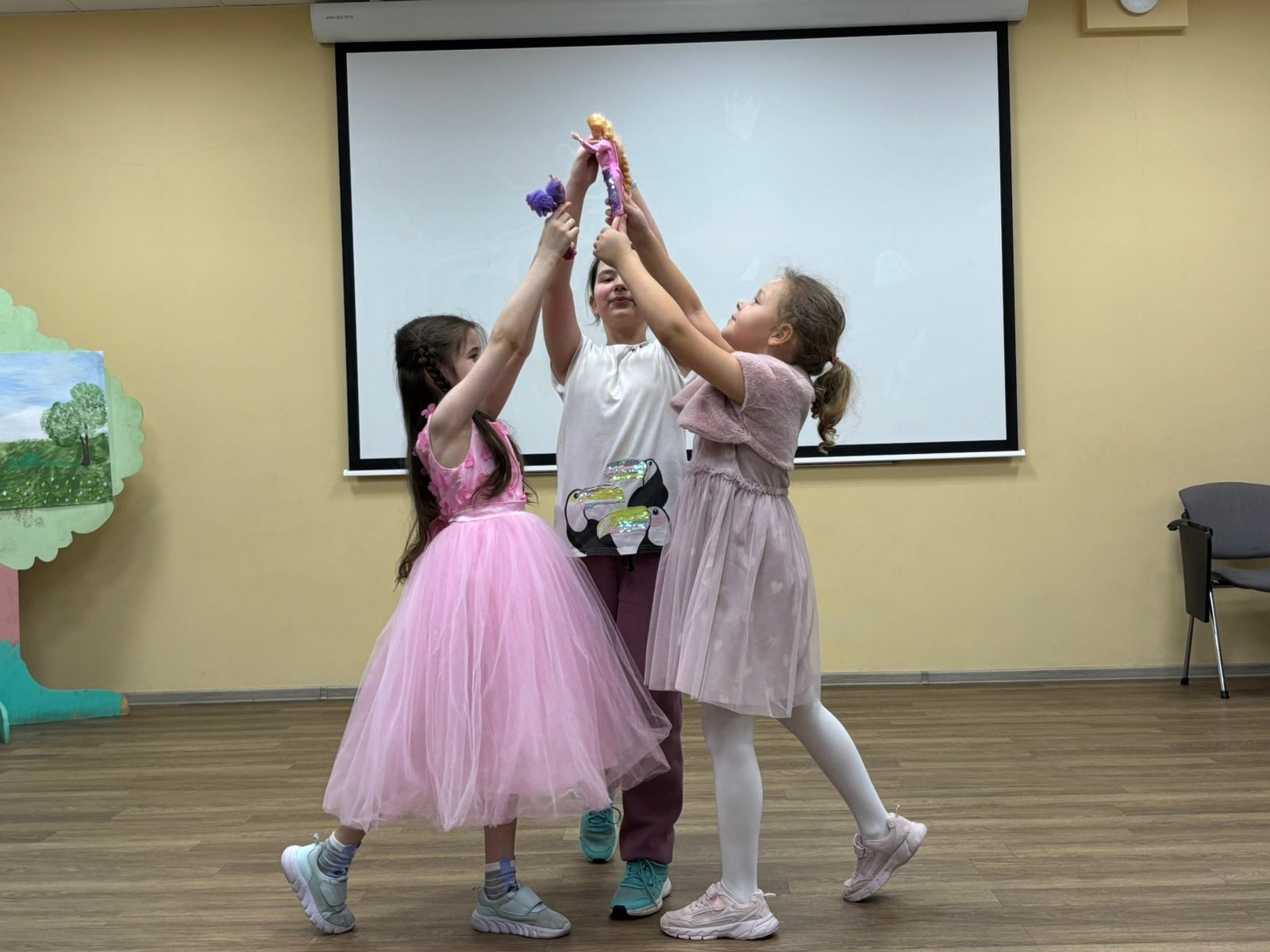 Репетиции в детском театре КФУ 'Радуга' продолжаются Репетиции в детском театре КФУ 'Радуга' продолжаются