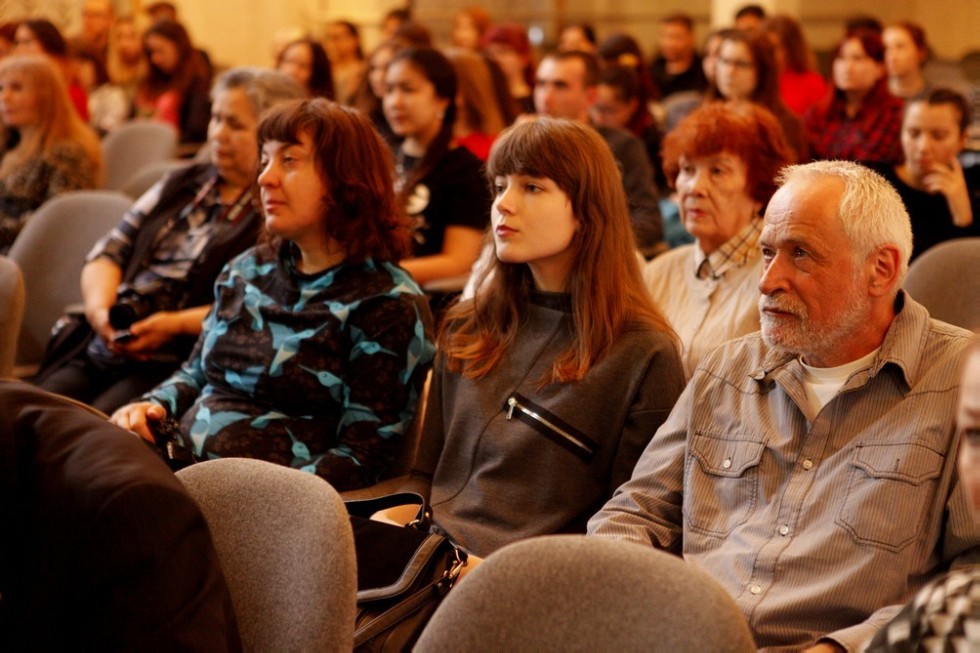 Общество живых поэтов на сцене Елабужского института КФУ Общество живых поэтов на сцене Елабужского института КФУ