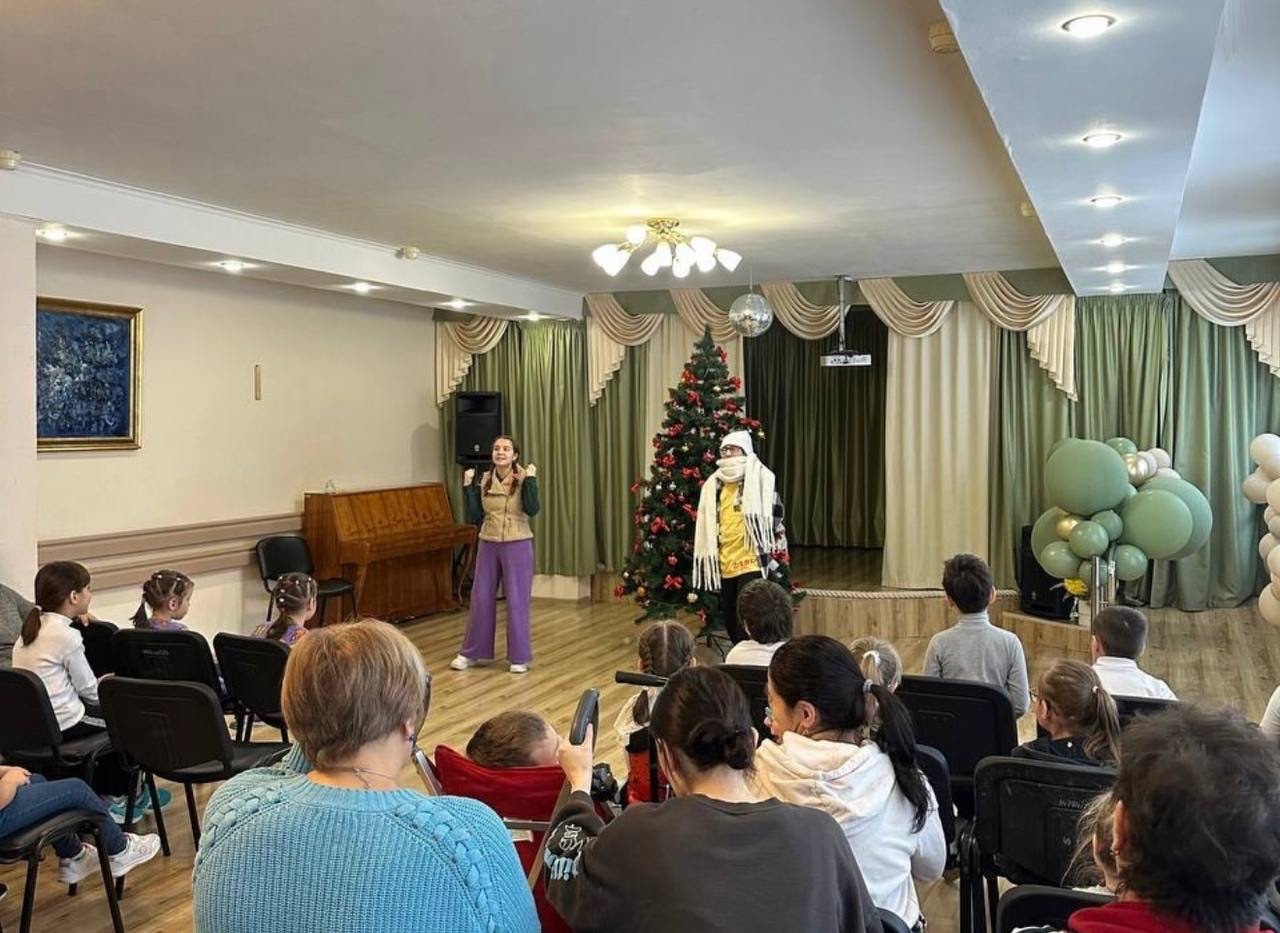 Как студенты соткали новогоднее чудо для детей Как студенты соткали новогоднее чудо для детей