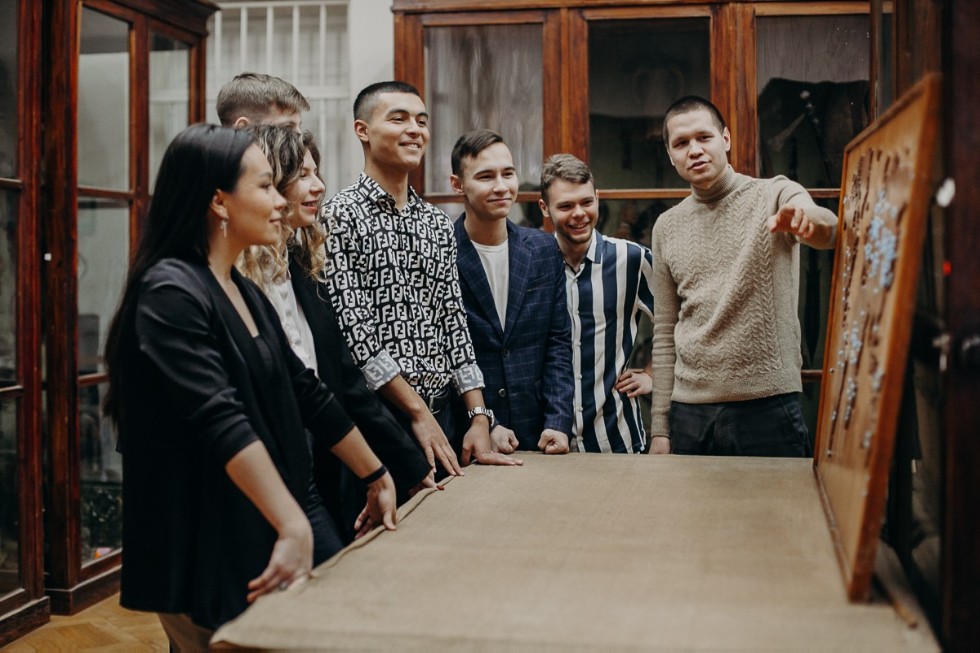 ��������