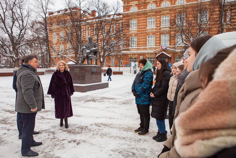 Елабужский институт отметил 125-летие императорским балом Елабужский институт отметил 125-летие императорским балом