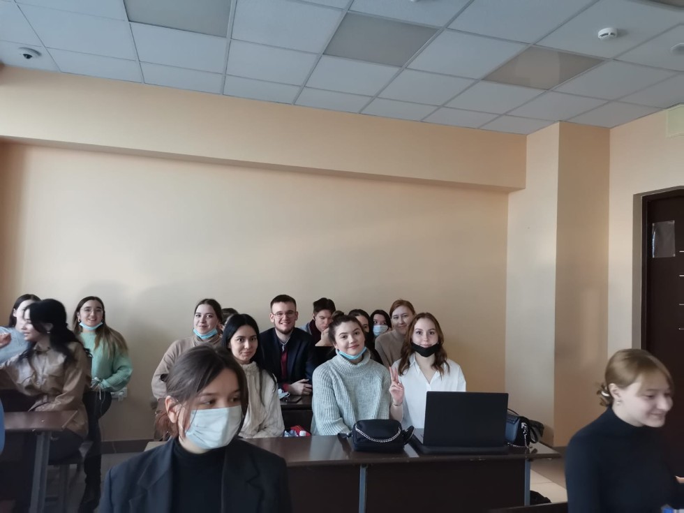 Студенты-социологи обсудили с исследователем высшего образования особенности и тенденции развития отечественных вузов Студенты-социологи обсудили с исследователем высшего образования особенности и тенденции развития отечественных вузов