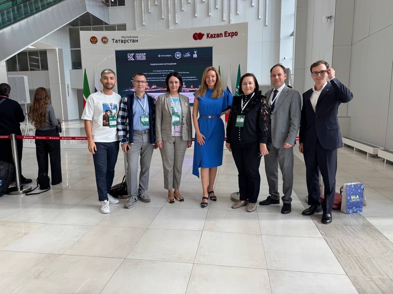 Торжественное подписание соглашения о сотрудничестве между Институтом управления экономики и финансов КФУ и компанией 'Сила Юнион' Торжественное подписание соглашения о сотрудничестве между Институтом управления экономики и финансов КФУ и компанией 'Сила Юнион'